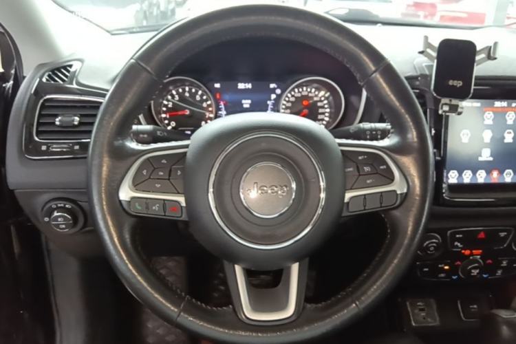 Used Jeep Compass 2019 220T Automatic Family Edition Steering Wheel