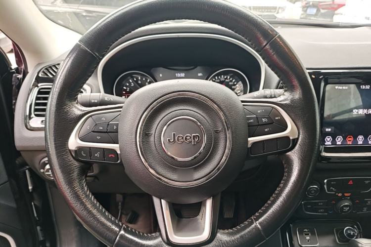 Used Jeep Compass 2019 220T Automatic Family Edition Steering Wheel