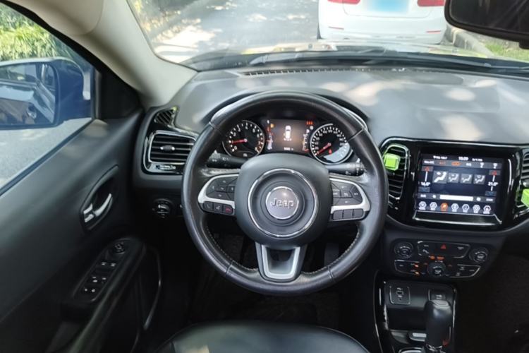 Used Jeep Compass 2019 220T Automatic Family Edition Steering Wheel