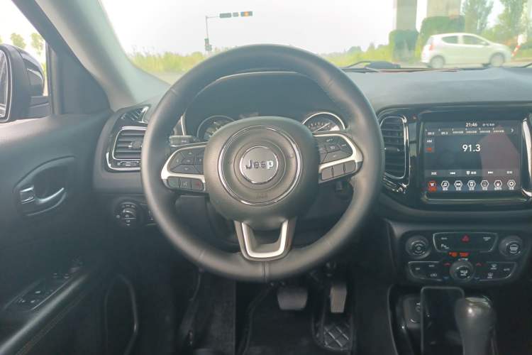 Used Jeep Compass 2019 220T Automatic Family Edition Steering Wheel