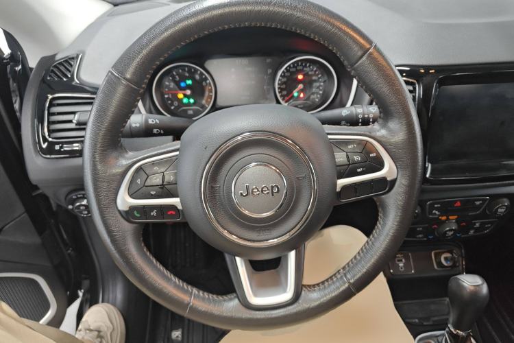Used Jeep Compass 2019 220T Automatic Family Edition Steering Wheel