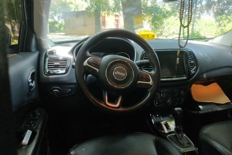Used Jeep Compass 2019 220T Automatic Family Edition Steering Wheel