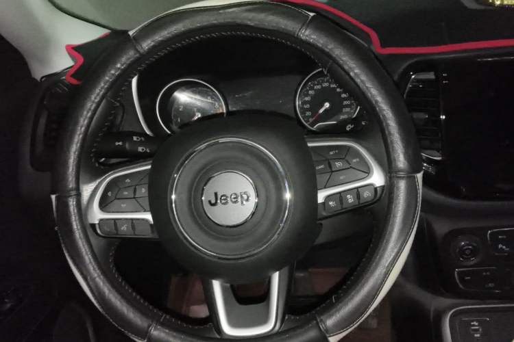 Used Jeep Compass 2019 200T Automatic Family Edition - Connected Large Screen Version Steering Wheel