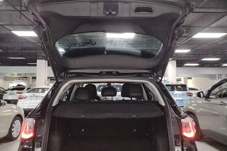 Used Jeep Compass 2019 200T Automatic Family Edition - Connected Large Screen Version Trunk
