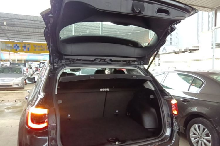 Used Jeep Compass 2019 220T Automatic Family Edition Trunk