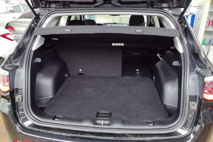 Used Jeep Compass 2019 220T Automatic Family Edition Trunk