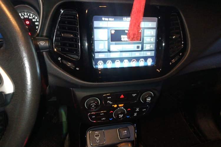 Used Jeep Compass 2019 220T Automatic Family Edition Audio And AC Panel