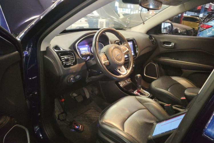 Used Jeep Compass 2019 220T Automatic Family Edition Center Console
