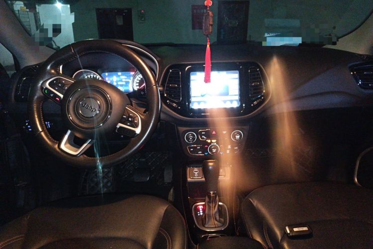Used Jeep Compass 2019 220T Automatic Family Edition Center Console