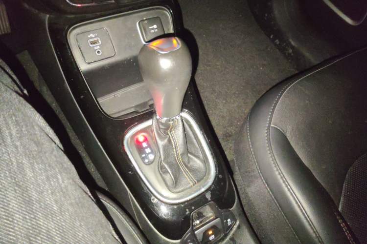 Used Jeep Compass 2019 220T Automatic Family Edition Gear Lever