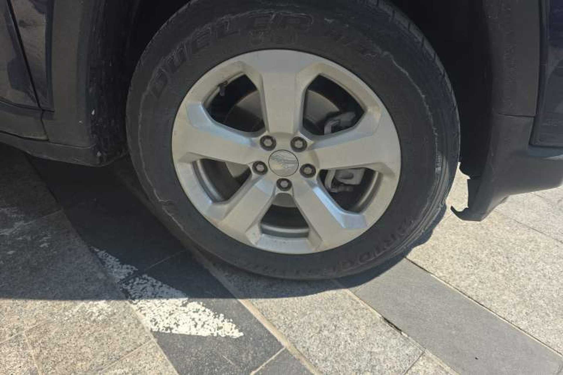 Used Jeep Compass 2019 220T Automatic Family Edition Right Front Wheel Hub