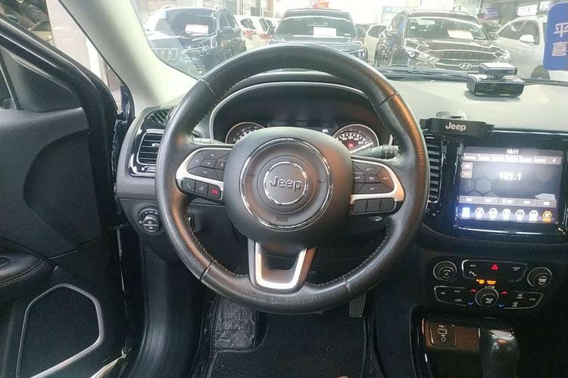 Used Jeep Compass 2019 220T Automatic Family Edition Steering Wheel