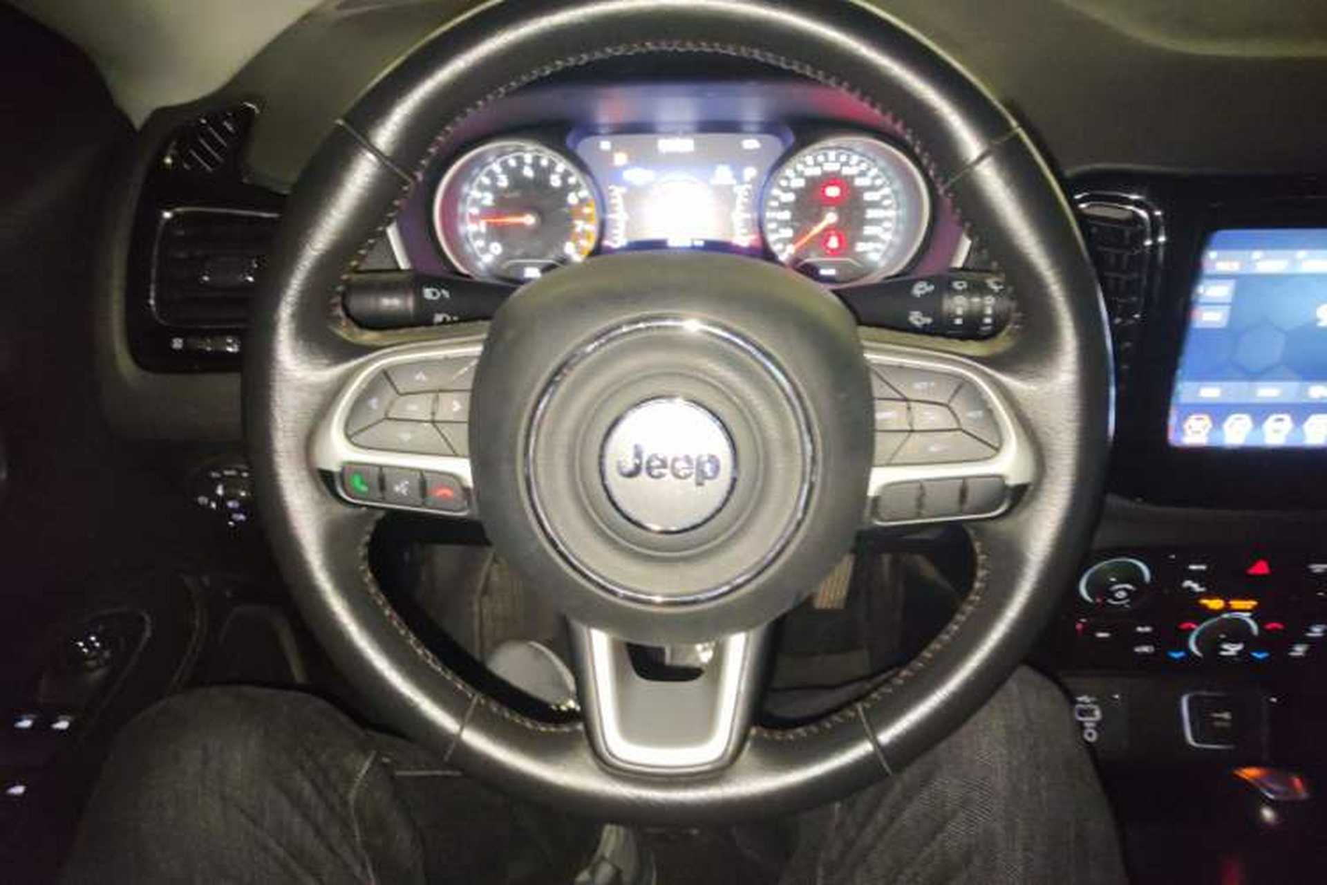 Used Jeep Compass 2019 220T Automatic Family Edition Steering Wheel