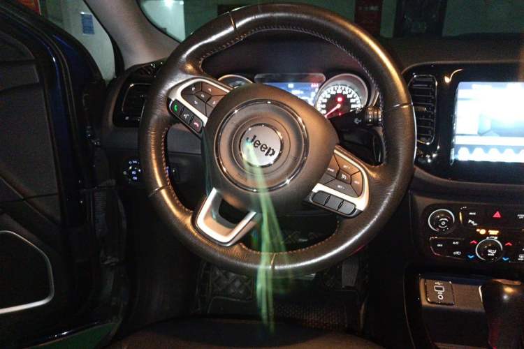 Used Jeep Compass 2019 220T Automatic Family Edition Steering Wheel