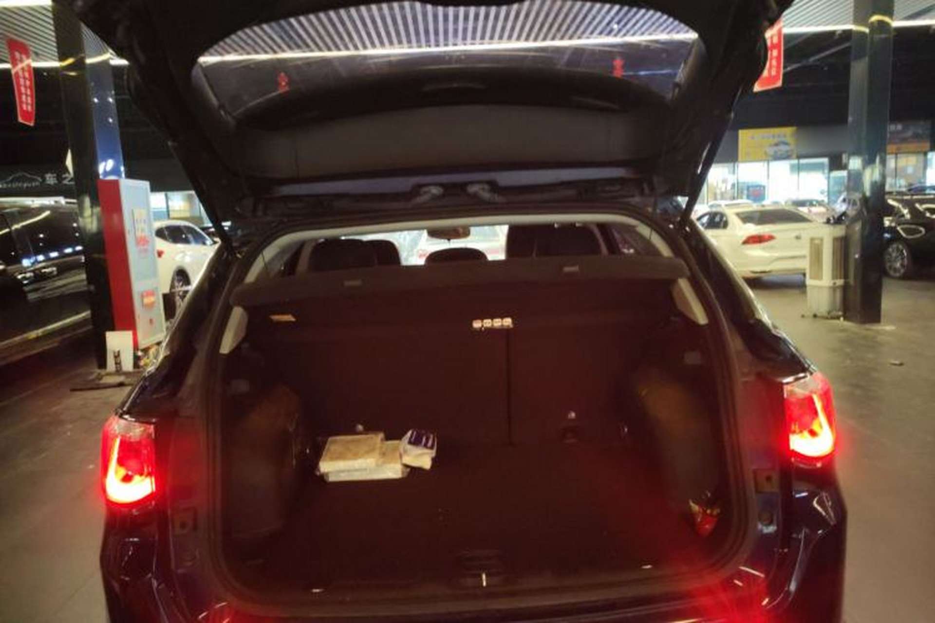 Used Jeep Compass 2019 220T Automatic Family Edition Trunk