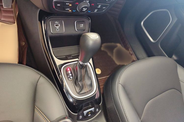 Used Jeep Compass 2019 220T Automatic Family Edition Gear Lever