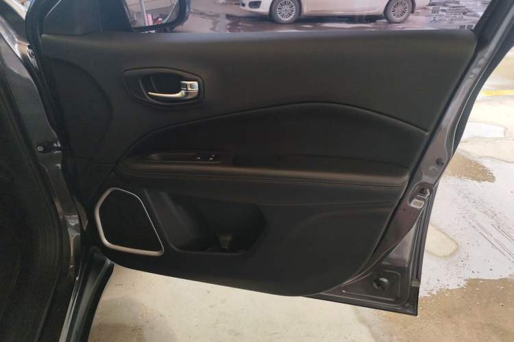 Used Jeep Compass 2019 220T Automatic Family Edition Interior 5