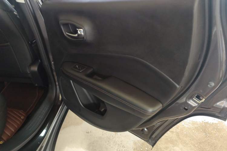 Used Jeep Compass 2019 220T Automatic Family Edition Interior 6