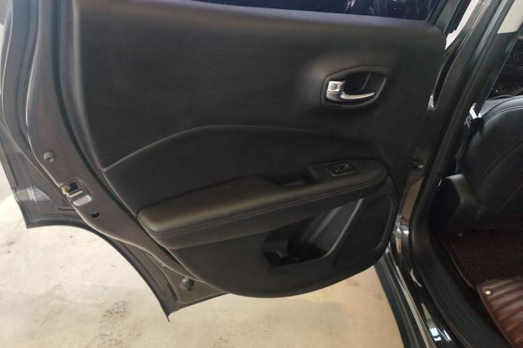 Used Jeep Compass 2019 220T Automatic Family Edition Interior 8