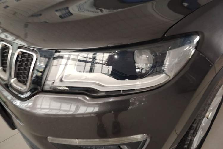 Used Jeep Compass 2019 200T Automatic Enjoyment - Connected Large Screen Version Left Front Headlight