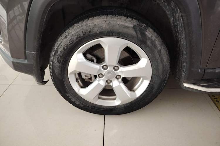 Used Jeep Compass 2019 200T Automatic Enjoyment - Connected Large Screen Version Left Front Wheel Hub