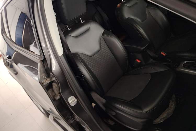 Used Jeep Compass 2019 200T Automatic Enjoyment - Connected Large Screen Version Right Front Seat