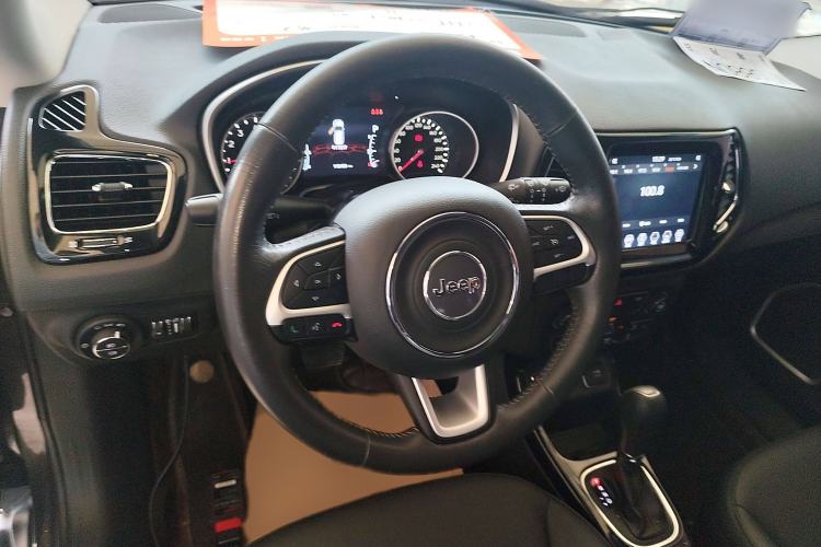 Used Jeep Compass 2019 220T Automatic Family Edition Steering Wheel
