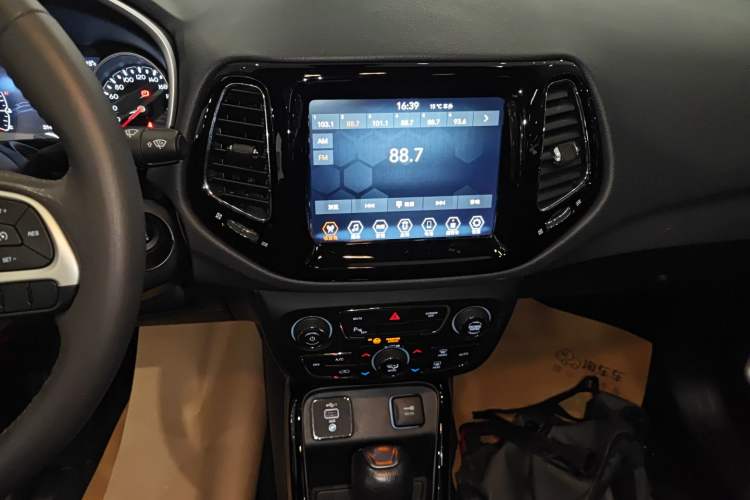 Used Jeep Compass 2019 220T Automatic Family Edition Audio And AC Panel