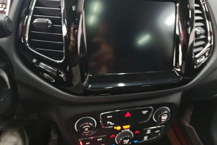Used Jeep Compass 2019 220T Automatic Family Edition Audio And AC Panel