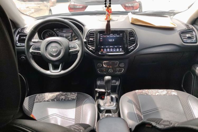 Used Jeep Compass 2019 220T Automatic Family Edition Center Console