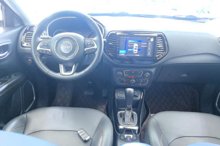 Used Jeep Compass 2019 220T Automatic Family Edition Center Console