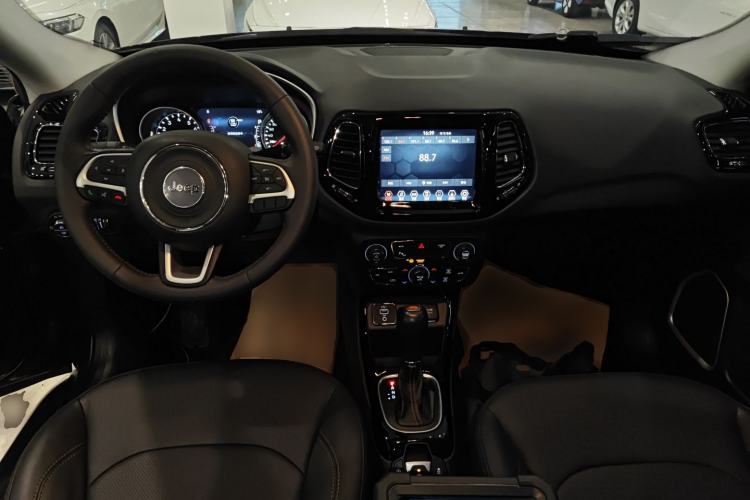 Used Jeep Compass 2019 220T Automatic Family Edition Center Console
