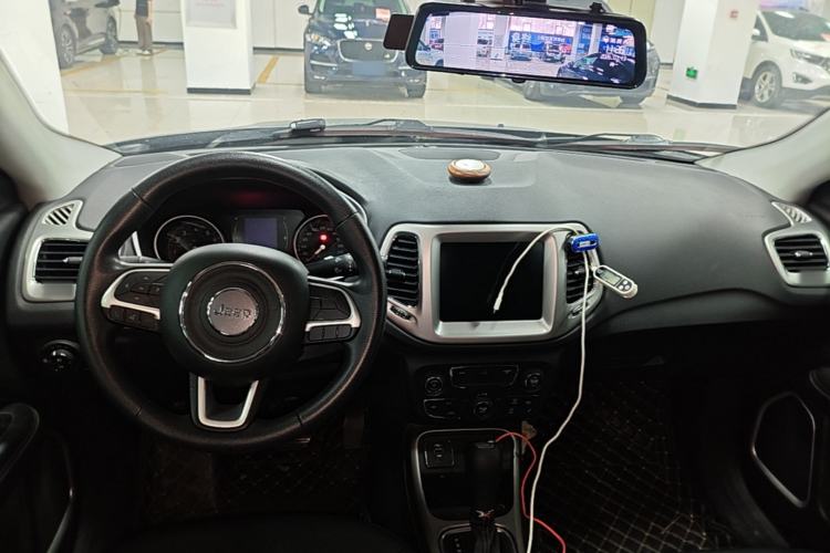 Used Jeep Compass 2019 220T Automatic Enjoyment Version Center Console