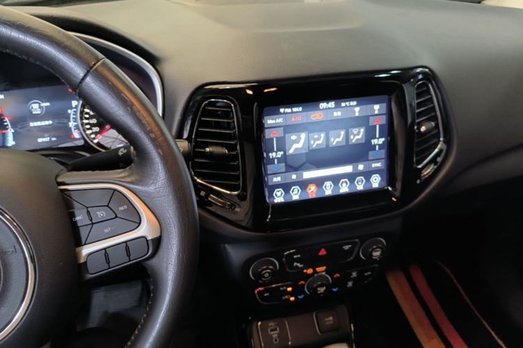 Used Jeep Compass 2019 220T Automatic Family Edition Center Console