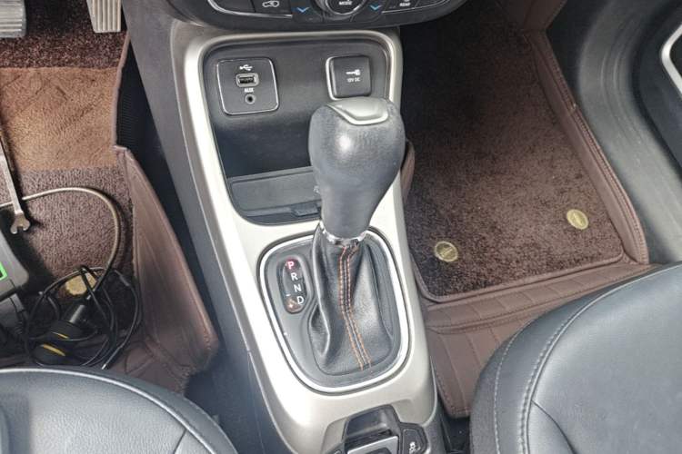 Used Jeep Compass 2019 200T Automatic Family Edition - Connected Large Screen Version Gear Lever