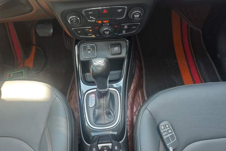 Used Jeep Compass 2019 220T Automatic Family Edition Gear Lever