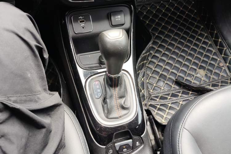 Used Jeep Compass 2019 220T Automatic Family Edition Gear Lever