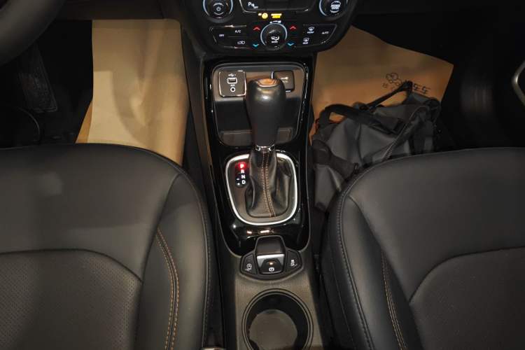 Used Jeep Compass 2019 220T Automatic Family Edition Gear Lever