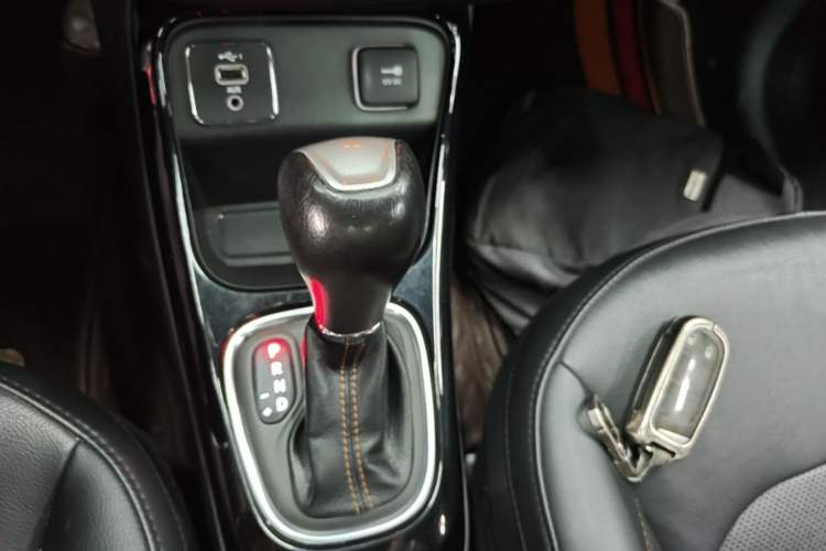 Used Jeep Compass 2019 220T Automatic Family Edition Gear Lever