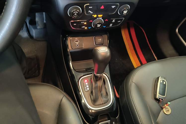 Used Jeep Compass 2019 220T Automatic Family Edition Gear Lever