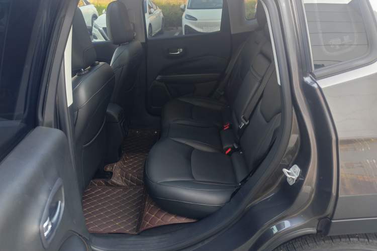 Used Jeep Compass 2019 220T Automatic Family Edition Interior 2