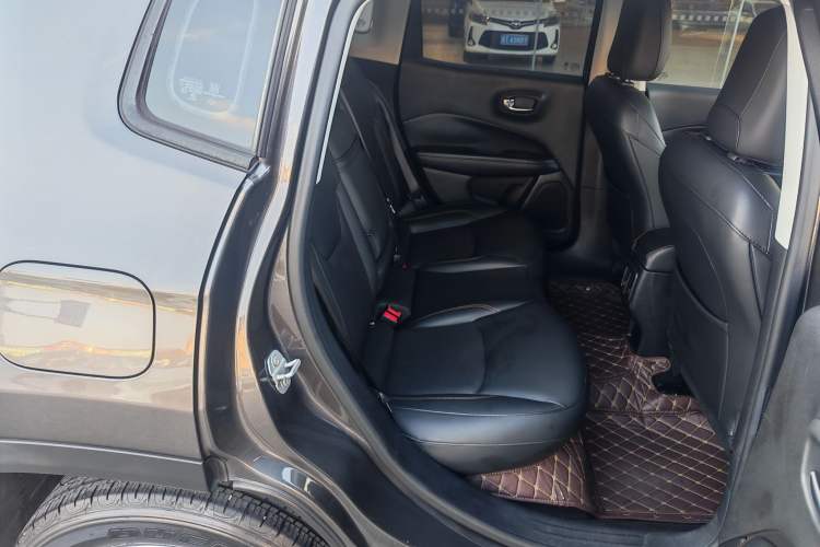 Used Jeep Compass 2019 220T Automatic Family Edition Interior 4