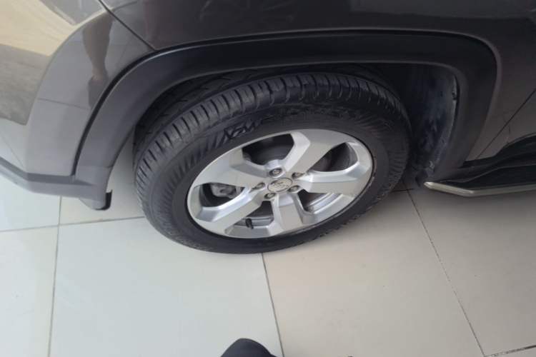 Used Jeep Compass 2019 220T Automatic Family Edition Left Front Wheel Hub