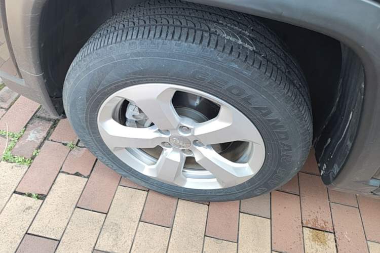 Used Jeep Compass 2019 200T Automatic Enjoyment - Connected Large Screen Version Left Front Wheel Hub