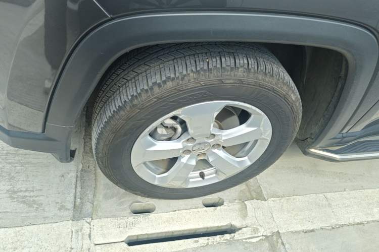 Used Jeep Compass 2019 200T Automatic Family Edition - Connected Large Screen Version Left Front Wheel Hub