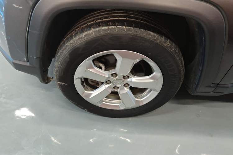 Used Jeep Compass 2019 220T Automatic Family Edition Left Front Wheel Hub