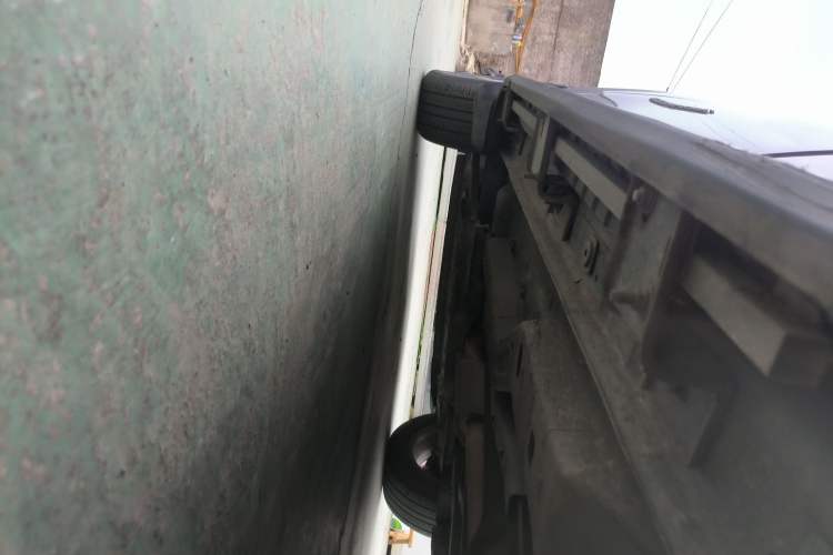 Used Jeep Compass 2019 200T Automatic Family Edition - Connected Large Screen Version Left Side Sill