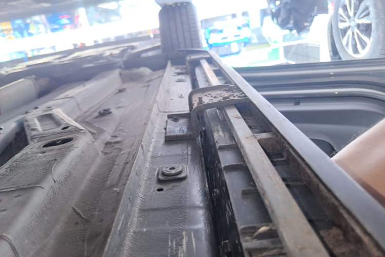 Used Jeep Compass 2019 220T Automatic Family Edition Left Side Sill
