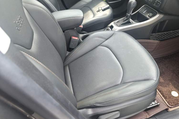 Used Jeep Compass 2019 200T Automatic Family Edition - Connected Large Screen Version Right Front Seat