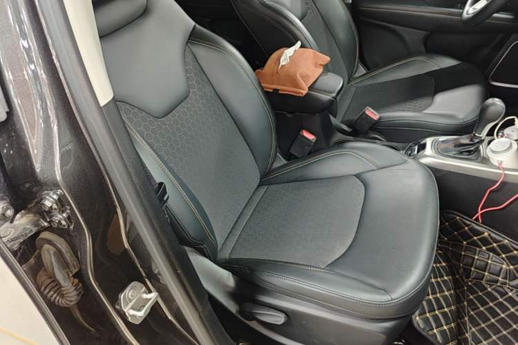 Used Jeep Compass 2019 220T Automatic Enjoyment Version Right Front Seat